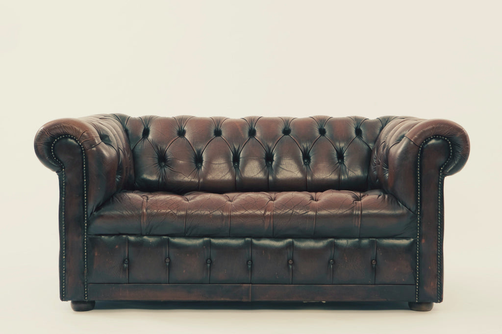 How to mix and match different sofa styles for a cohesive look